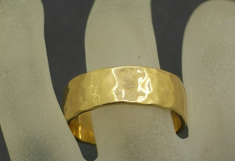G32901 Hammered Ring