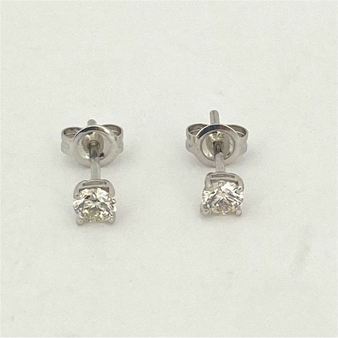 G36118 Diamond Stud Earrings